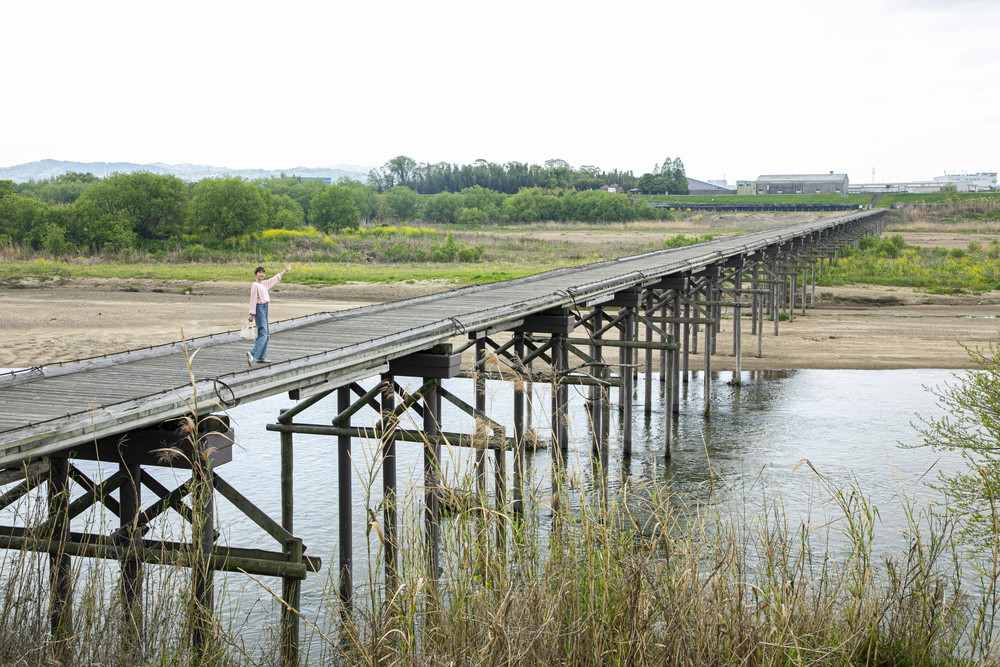 時代劇のロケ地として有名な「流れ橋」