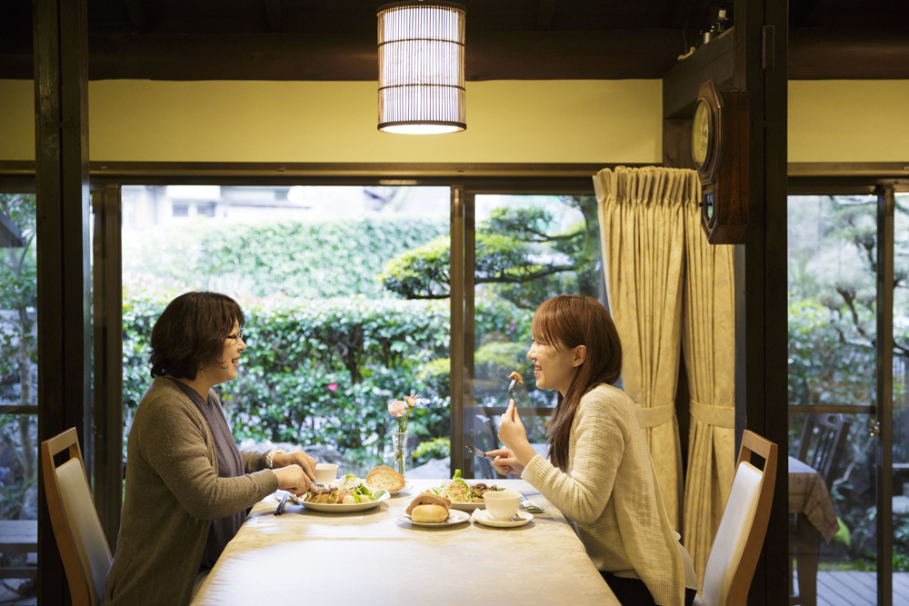 里山の隠れ家レストランでお昼ごはん