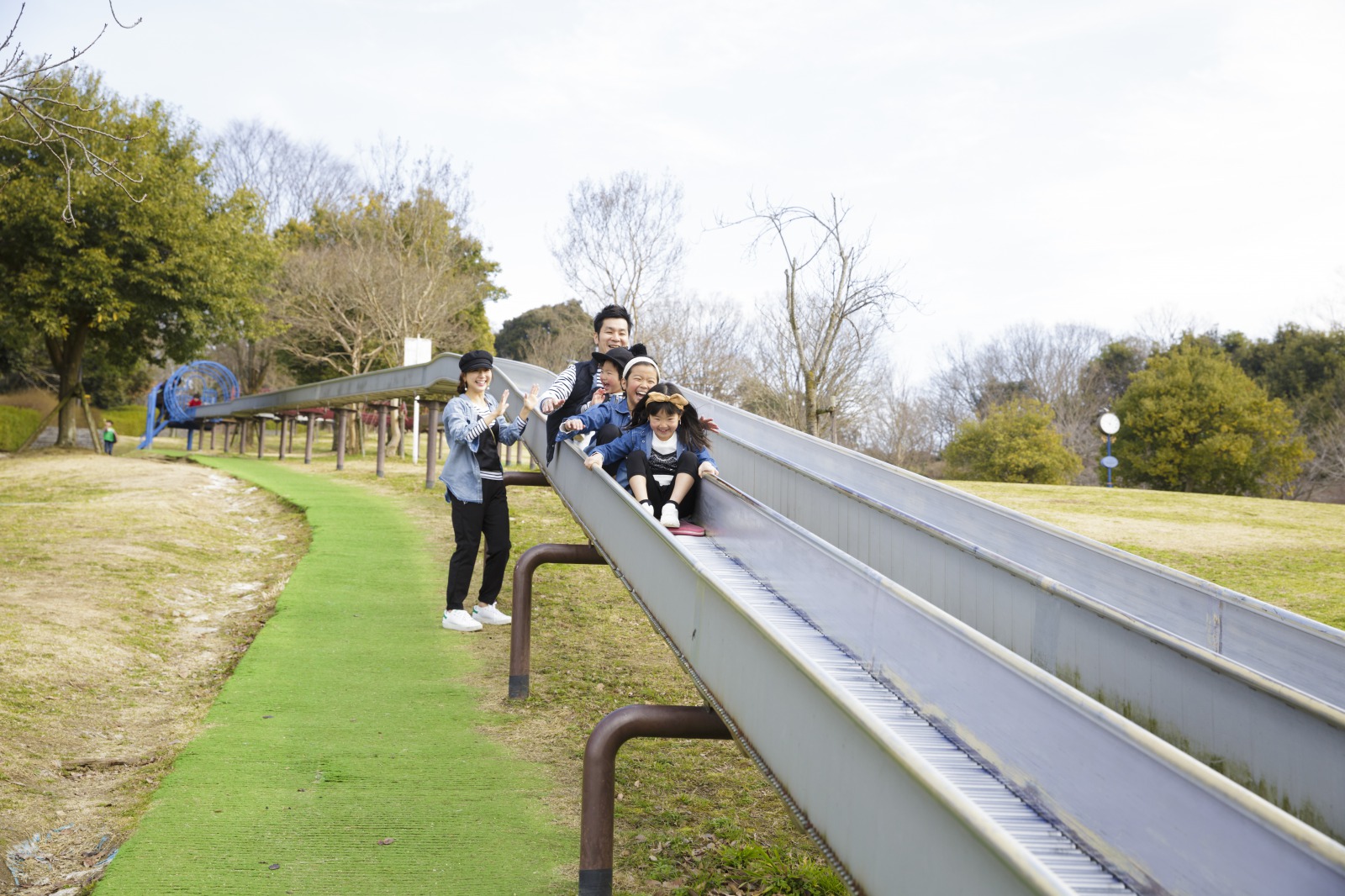 大型遊具の豊富な公園でピクニック♪