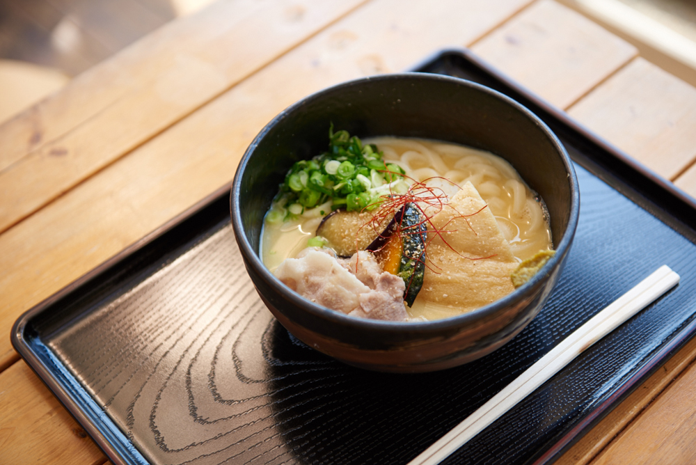 柚子のきいた名物「西京うどん」