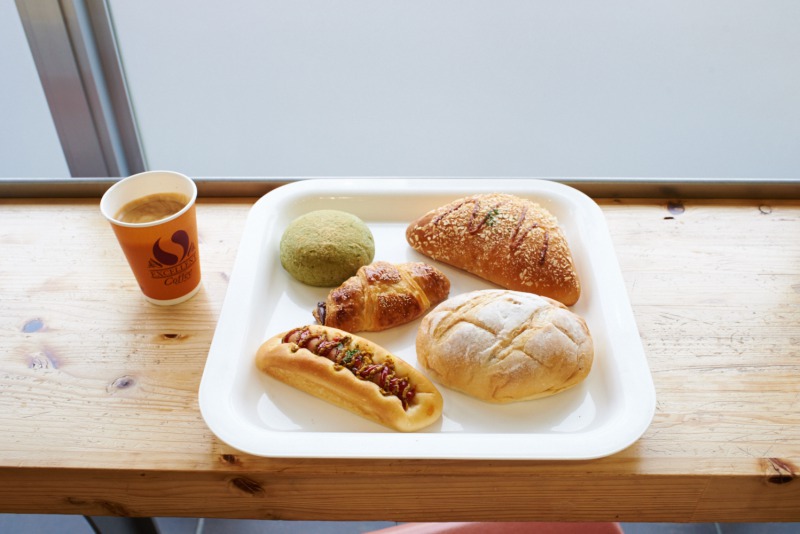 ゴールの後は、焼き立てパンで腹ごしらえ