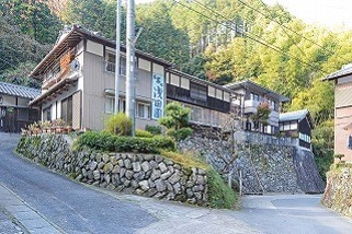 湯屋谷の茶畑、茶農家、茶問屋の街並み