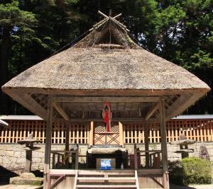 六所神社　舞台（拝殿）