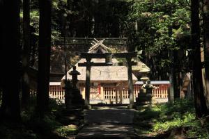 六所神社　境内と二ノ鳥居